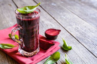 Smoothie with beetroot, spinach and lemon clipart
