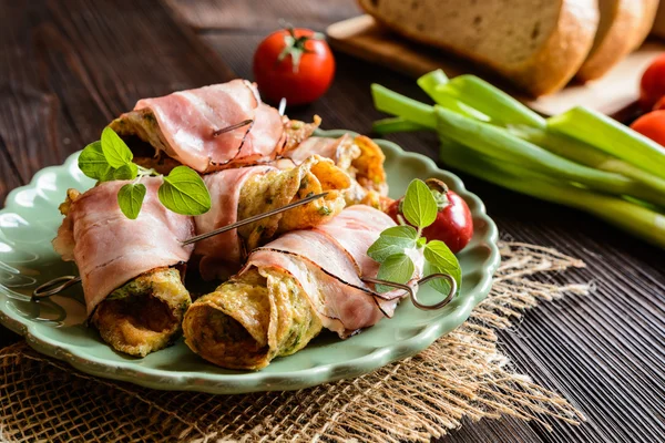 Tortillas con tocino y hierbas —  Fotos de Stock