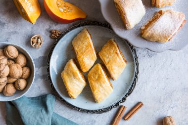 Ceviz ve tarçınlı balkabaklı turta