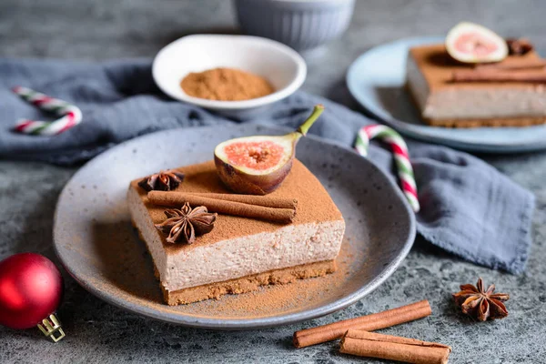 Delicious Bake Gingerbread Cheesecake Bars Topped Cinnamon Ripe Figs — Stock Photo, Image