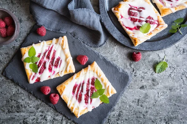 Fructe Patiserie Daneză Brânză Cremă Zmeură Zahăr Pudră — Fotografie, imagine de stoc