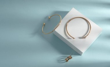 Kopya alanı olan beyaz ve mavi arkaplanda modern halkalar ve zincir şekilli halkalar