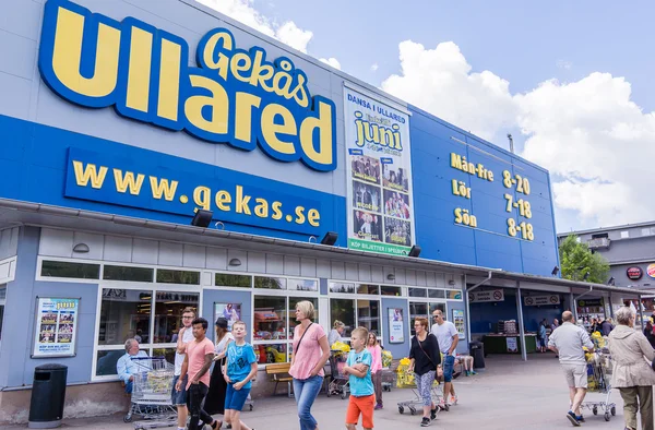 İskandinav en büyük mağazasında alışveriş 
