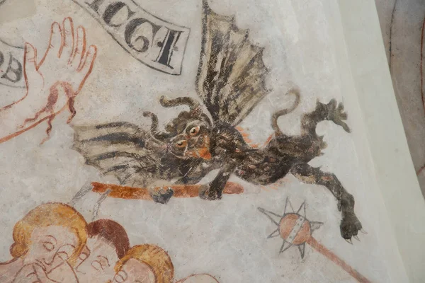 Чорний Диявол Крилами Кажанів Хапають Людей Стародавній Готичний Фреска Скіббі — стокове фото