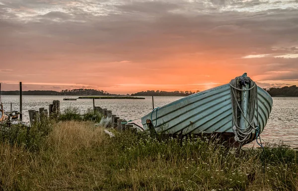 Bateau Bois Avec Corde Avant Amarré Sur Une Prairie Plage — Photo