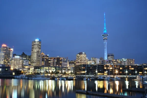 Auckland city's nachts Rechtenvrije Stockafbeeldingen