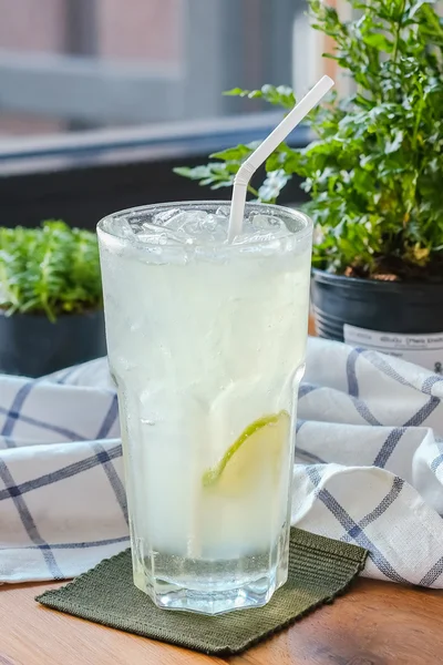 iced lime soda