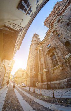 Novara, İtalya - 17 Ekim, 2016:Ancient saraylar ve St. Gaudenzio bazilikanın kubbe, Novara, Piedmont, İtalya. Tonlama. 1577 ve 1690 aşağıdaki arasında eski bazilikanın imha inşa edildi