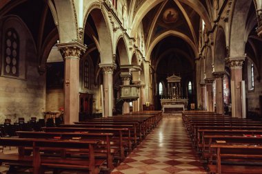 Arona, İtalya - 20 Ekim 2015:Ancient saraylar şehri Arona, Piedmont, İtalya. içinde görüntüleyin. Tonlama.