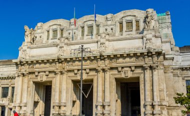 İtalya, Milano Merkez Tren İstasyonu ayrıntıları antika. 1931 yılında istasyonu açıldı.