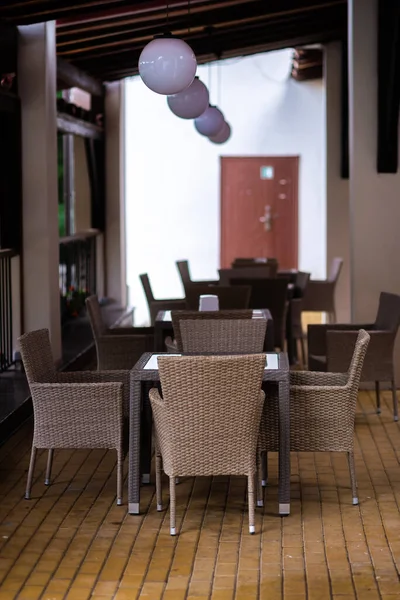 Stół Krzesła Wiklinowe Brązowej Kawiarni — Zdjęcie stockowe
