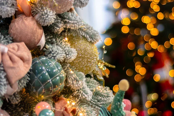 Albero Natale Splendidamente Decorato Vacanze Capodanno Sfondo Natale — Foto Stock