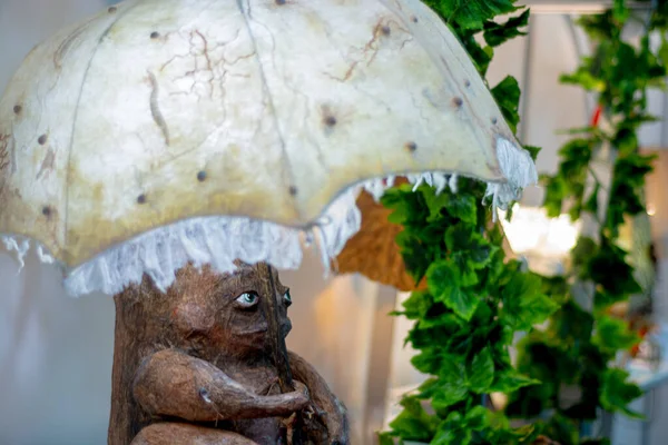 Lâmpada Original Monstro Com Guarda Chuva Como Abajur — Fotografia de Stock