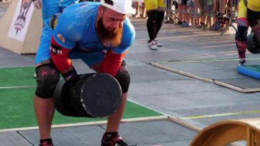 SEVASTOPOL, CRIMEA - 22 AĞUSTOPOS 2020 Güçlü Adam Şampiyonası.