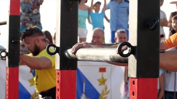 SEVASTOPOL, CRIMEA - 22 DE AGOSTO DE 2020: Campeonato de hombre fuerte. — Vídeo de stock