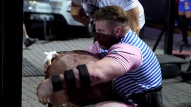 SEVASTOPOL, CRIMEA - 22 AĞUSTOPOS 2020 Güçlü Adam Şampiyonası.