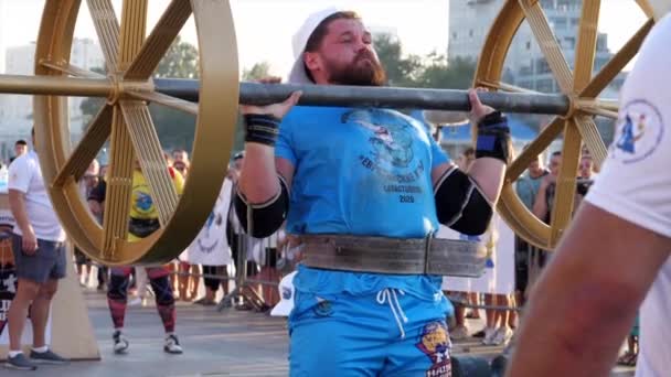 SEVASTOPOL, CRIMEA - 22 AUGUST 2020: Championship of strongman. — Stockvideo