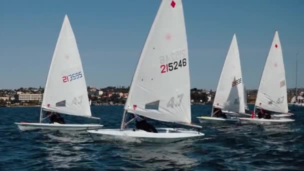 SEVASTOPOL, CRIMEA - SEPTEMBER 28, 2020: yachtsmen on yacht during regatta — Video