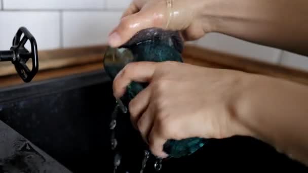 Woman is washing dishes in the domestic kitchen — Stock Video