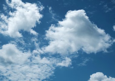 Mavi Gökyüzü ve Bulutlar