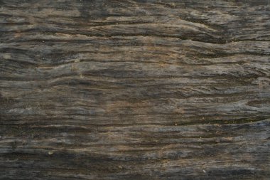 Eskimiş koyu kahverengi ahşap yüzey belirgin, desenli tahıl çizgileri ve doğal yaşlanma şekilleri içerir..