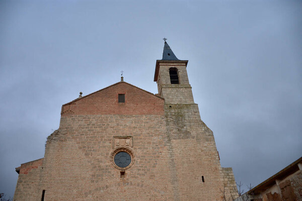 The sober and monumental facade of the Monastery of San Francisco in Medina de Rioseco, constructed of light-colored, warm-toned ashlar stone, reflects Castilian classicism. 