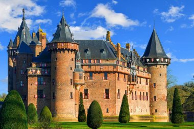 Haar Şatosu ya da De Haar Şatosu, Hollanda 'nın Utrecht yakınlarındaki en büyük şatosudur.. 