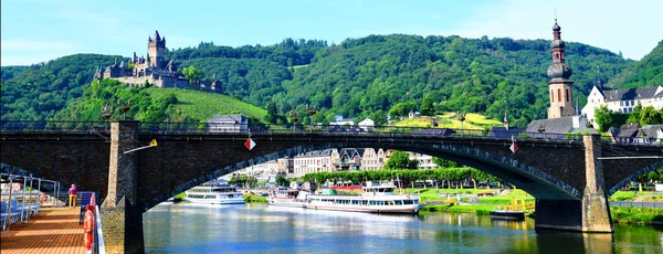 Cochem, Almanya 'nın batısında yer alan Moselle Nehri kıyısında yer alan bir şehirdir..