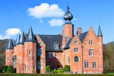 Rumbeke Şatosu, Batı Flanders 'in Roeselare kasabası yakınlarındaki Belçika' nın en eski Rönesans tarzı kalelerinden biridir..