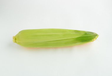 Beyaz zemin üzerine yeşil sarı mısır