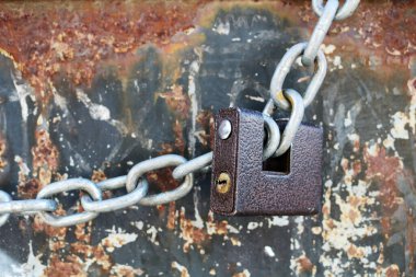 Yakın plan bir metal parçası.