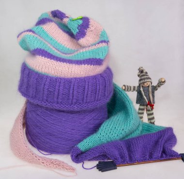 Yün iplik. Örgü örüyorum. Örgü oyuncaklar. İğne işi. Serbest meslek.