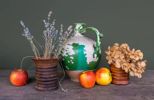 Very Old Ceramic Jug Peeling Paint Two Ceramic Vases Dried — Stock Photo, Image