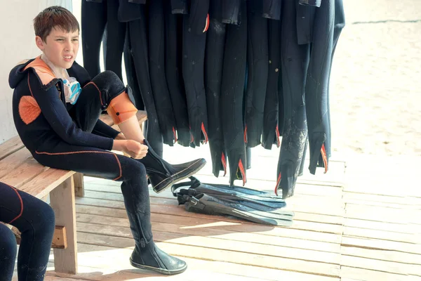 Παιδί Φοράει Στολή Και Ετοιμάζεται Βουτήξει Boy Scuba Diver Αγόρι — Φωτογραφία Αρχείου