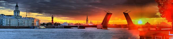 Şafak panorama St Petersburg üzerinde