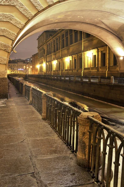 Vista Nocturna Del Embarcadero Del Canal Invierno San Petersburgo —  Fotos de Stock