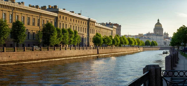 Letnia Panorama Nabrzeża Rzeki Moika Katedry Izaaka Sankt Petersburgu Świcie — Zdjęcie stockowe