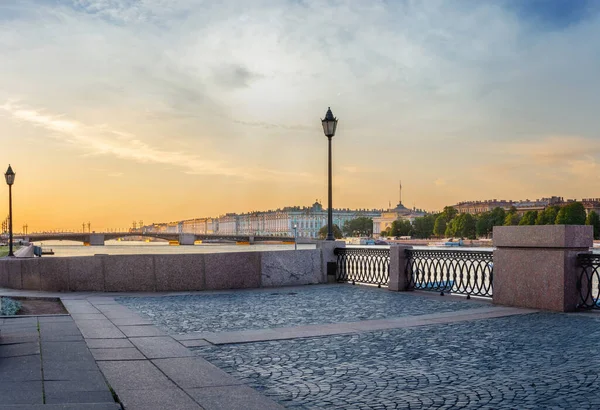 University Embankment Palace Bridge Neva Hermitage Petersburg 로열티 프리 스톡 사진