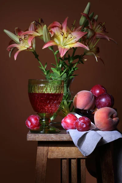 Nature Morte Avec Verre Vin Fruits Bouquet Fleurs Dans Style — Photo