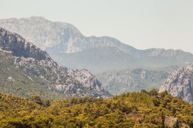 Dağ manzarası. Tepeler ve dağlar