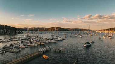 Bayview ve İskoçya adalarının hava manzarası, Kuzey Sahilleri, NSW, Avustralya. Hava Sahil Manzarası.