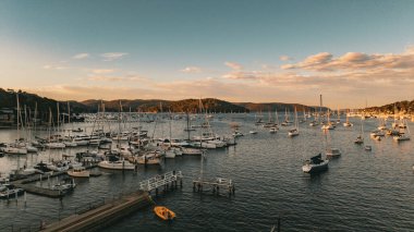 Bayview ve İskoçya adalarının hava manzarası, Kuzey Sahilleri, NSW, Avustralya. Hava Sahil Manzarası.