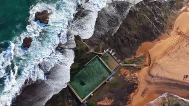 Mona Vale Sahili 'nin hava görüntüsü, Kuzey Sahilleri NSW, Sydney, Avustralya. Hava sahili manzarası.