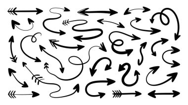 Çeşitli stil ve yönlerde elle çizilmiş ok koleksiyonu