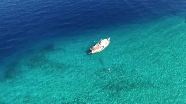 空中映像 |透き通った海 — ストック動画