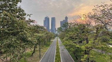 Mimarlık Arkaplanı Ağaç, İş, Modern Mimarlık Binası Arkaplanı, Boşluğu Kopyala