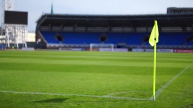 Futbol sahası, köşe bayrak