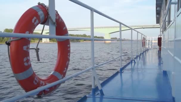 Mentőgyűrűt folyami hajó — Stock videók