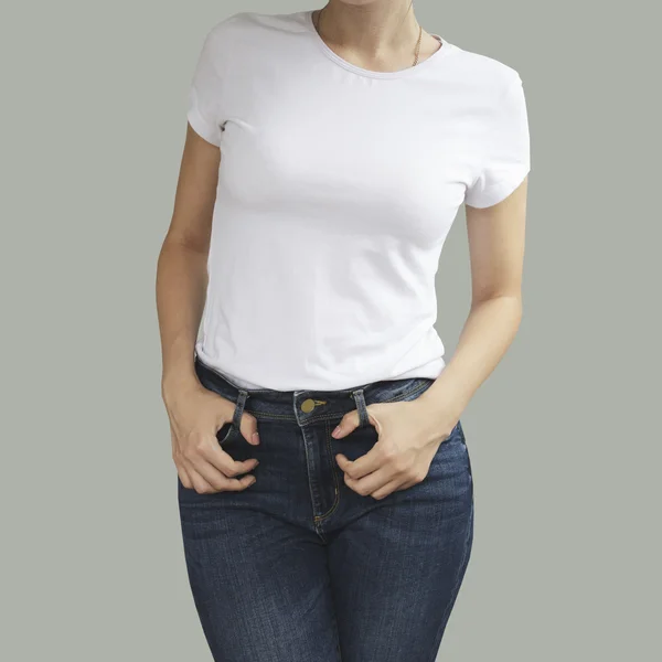 Joven hermosa hembra sexy con camisa blanca en blanco, frente. Listo. — Foto de Stock