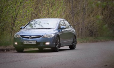 KRASNOYARSK, RUSSIA - 14 Mayıs 2021: mavi araba. Sedan Honda Civic 4D FD1 2007. Güzel tekerlekler..